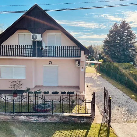 Betti Holiday home Balatonkeresztur